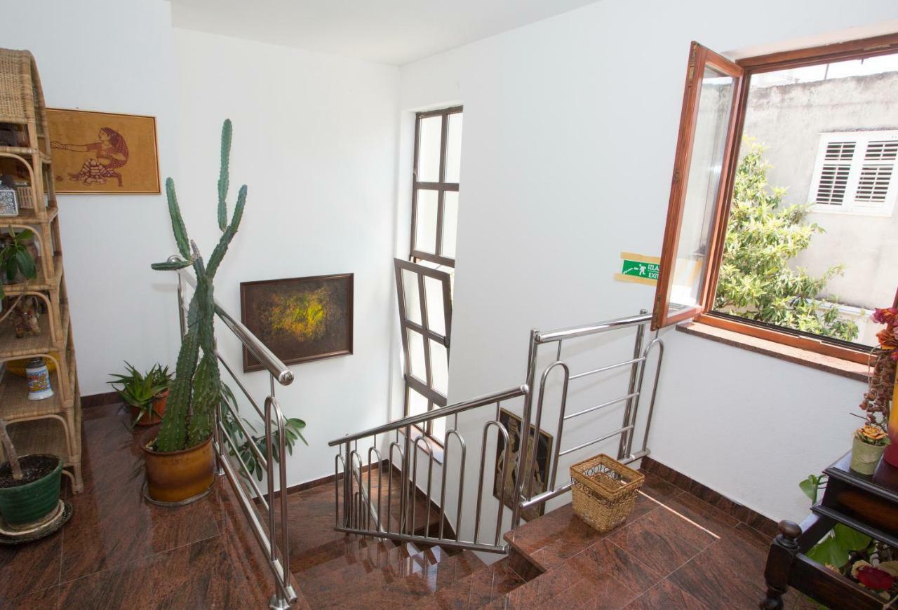 Apartments Mihic Makarska Exterior foto