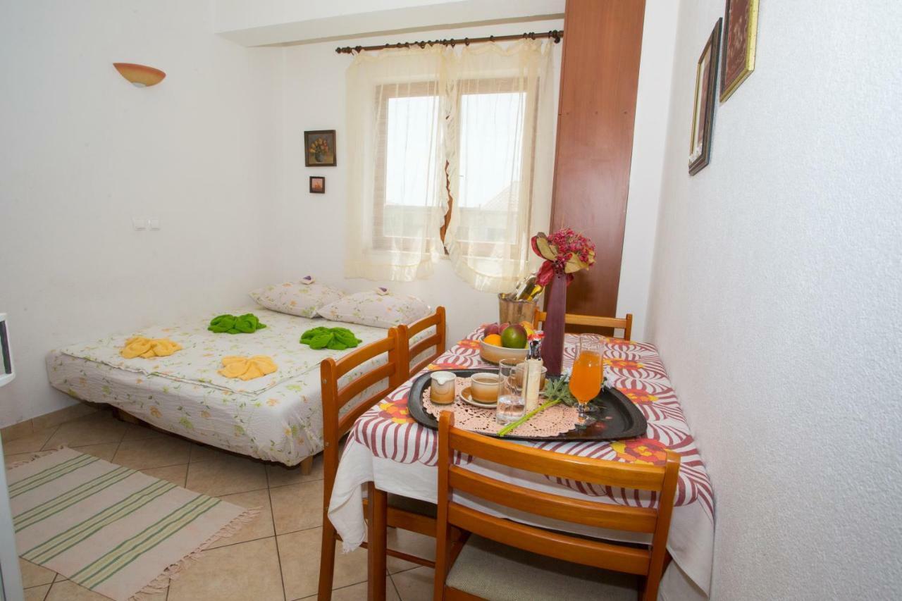 Apartments Mihic Makarska Exterior foto